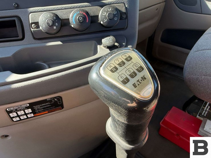 2017-freightliner-cascadia-125-image-60