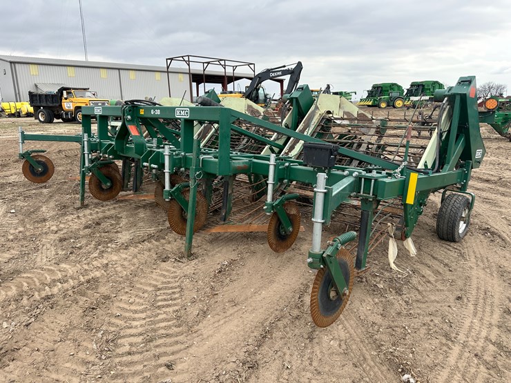 #38830-•-kmc-6-38-peanut-digger-image-1