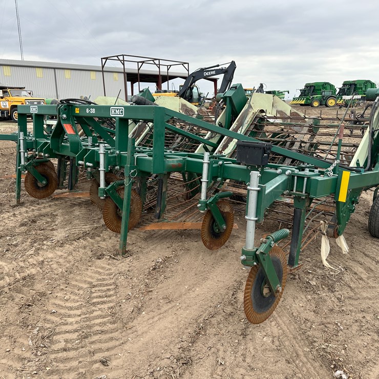 #38830 • KMC 6-38 Peanut Digger
