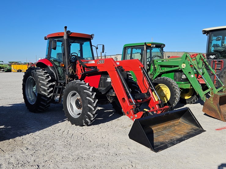 2012-case-ih-farmall-125a-image-1