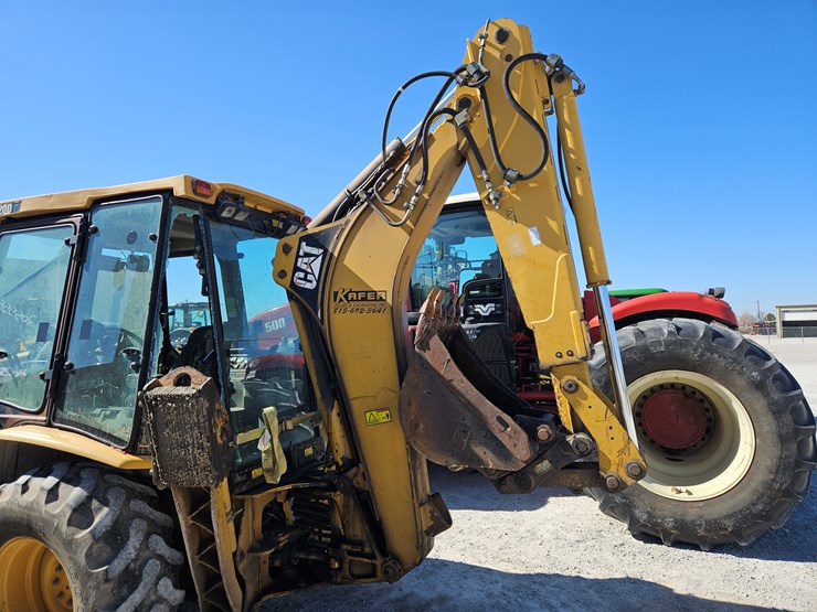 2004-caterpillar-420d-image-17