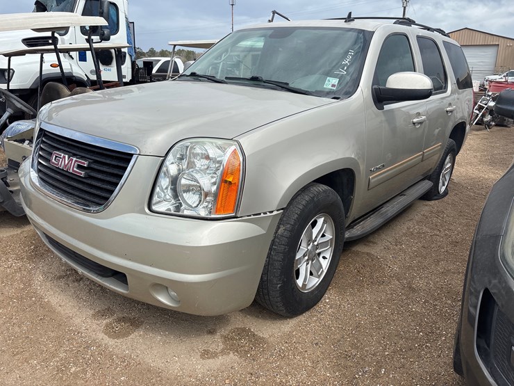 2013-gmc-yukon-image-1