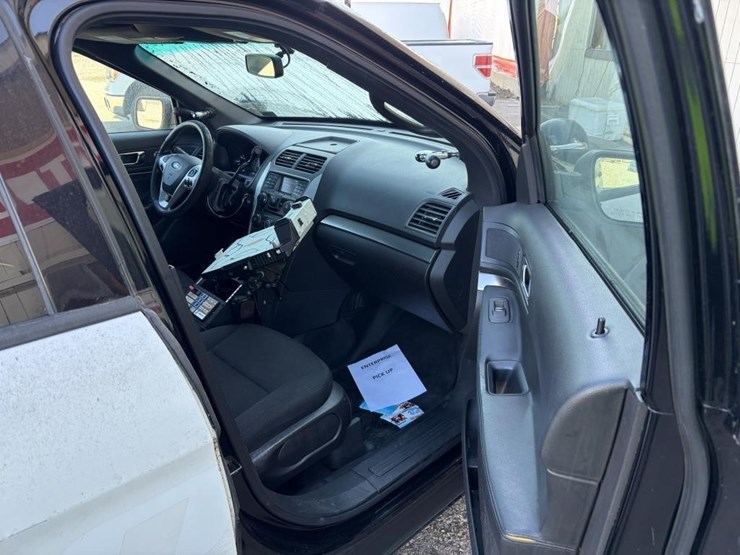 2015-ford-explorer-image-8