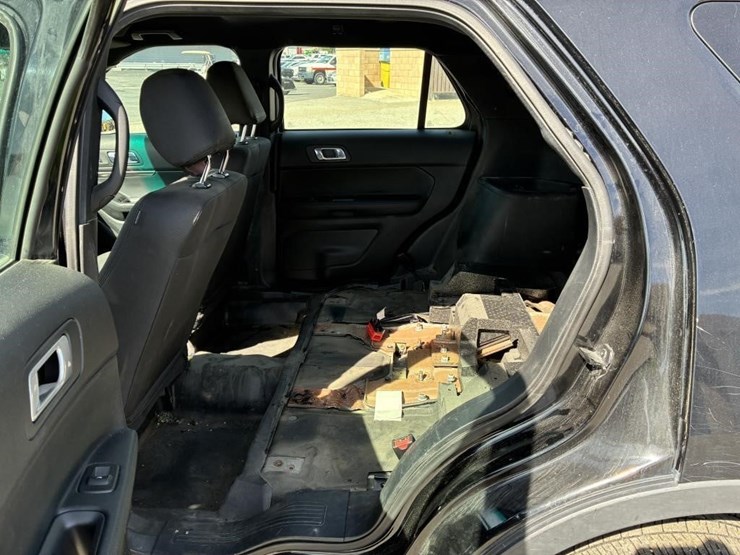 2017-ford-explorer-image-11