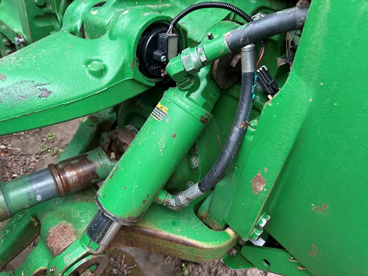 2012-john-deere-8335r-image-23