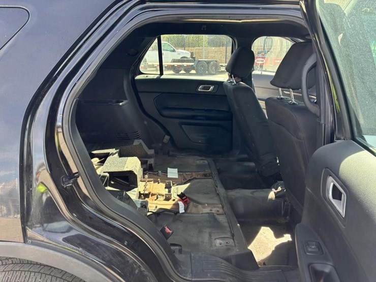 2017-ford-explorer-image-9