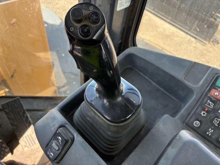 2018-deere-624-p-tier-image-25