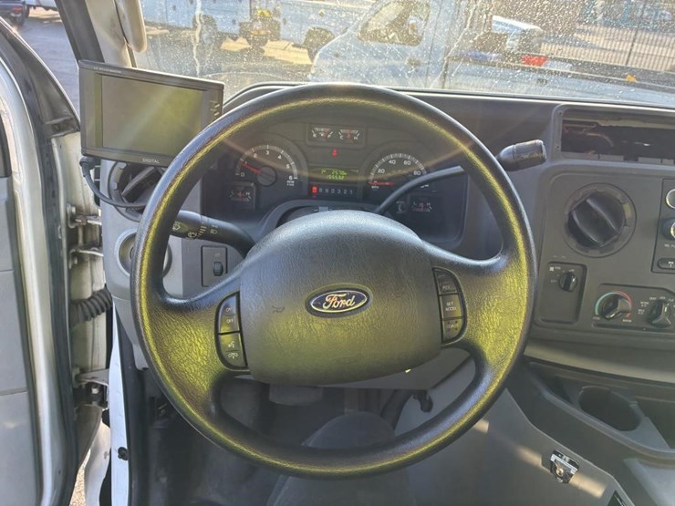2010-ford-e350-image-12