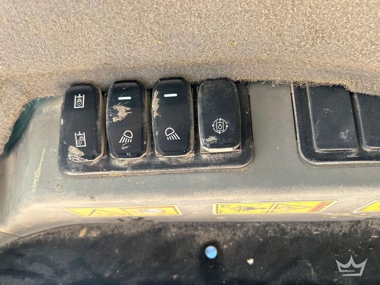 2023-caterpillar-259d3-image-11