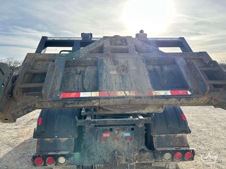 2015-peterbilt-337-image-30