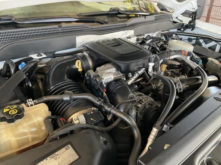 2015-chevrolet-silverado-2500hd-image-13