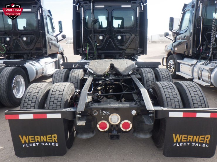 2022-freightliner-cascadia-116-image-8