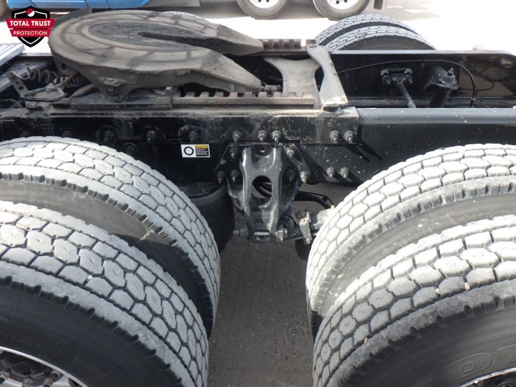 2023-peterbilt-579-image-16