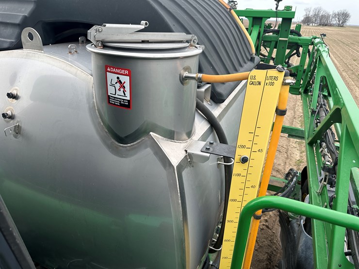 2021-john-deere-r4044-image-98