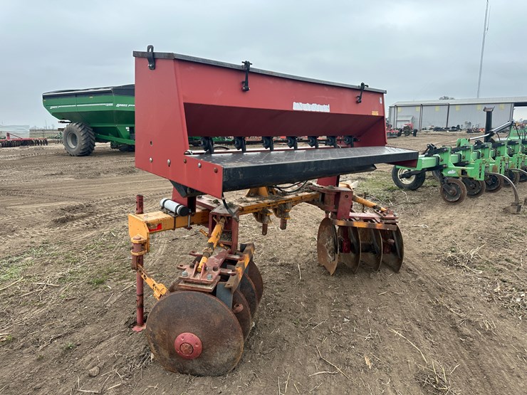 #40115-•-w&m-manufacturing-825-levee-plow-w/w&a-levee-seeder-image-4