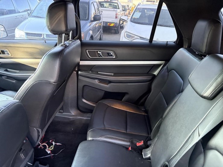 2016-ford-explorer-xlt-image-16