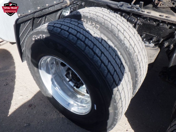 2022-freightliner-cascadia-116-image-13