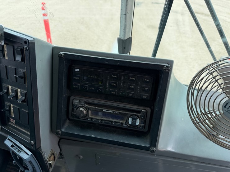 #295-•-1988-mci-travel-bus-image-7