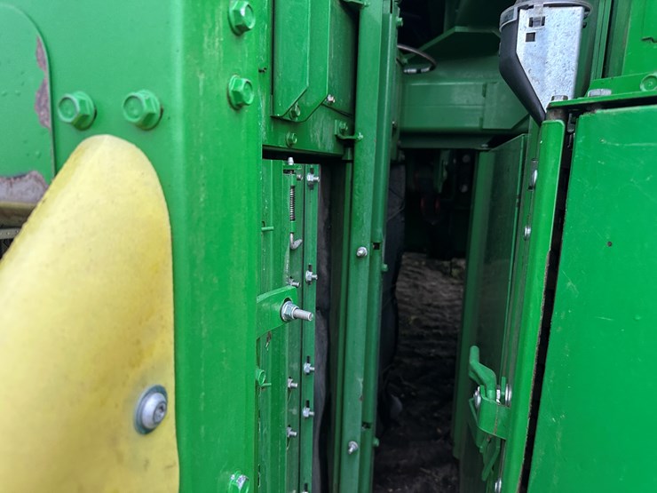 2021-john-deere-cp690-image-58