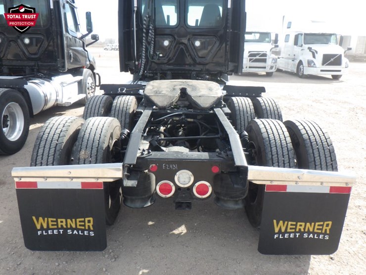 2022-freightliner-cascadia-116-image-8