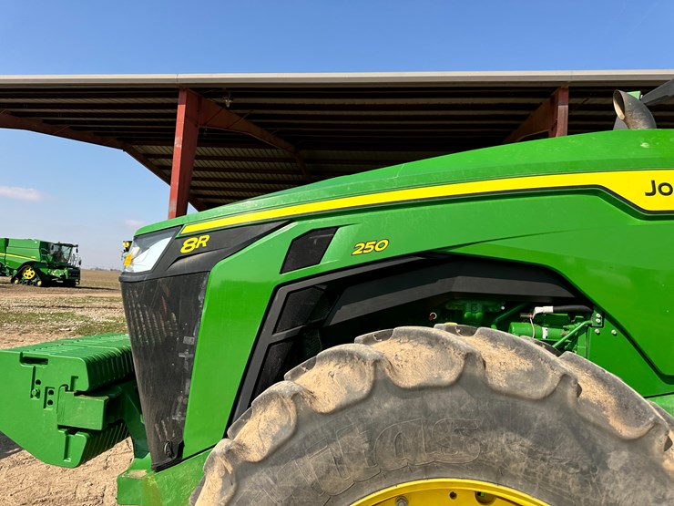2023-john-deere-8r-250-image-31