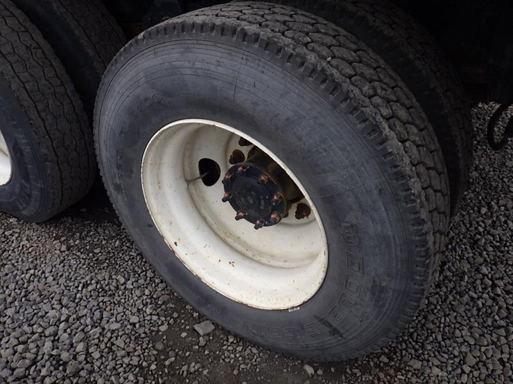 2018-freightliner-m2-15'-t/a-dump-truck-image-18