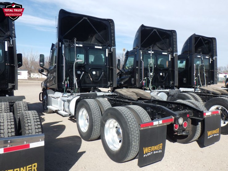2022-freightliner-cascadia-116-image-11