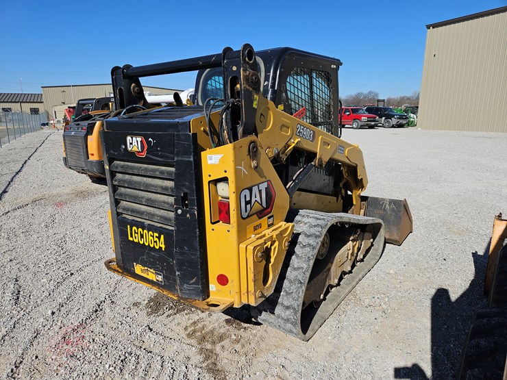 2021-caterpillar-259d3-image-17