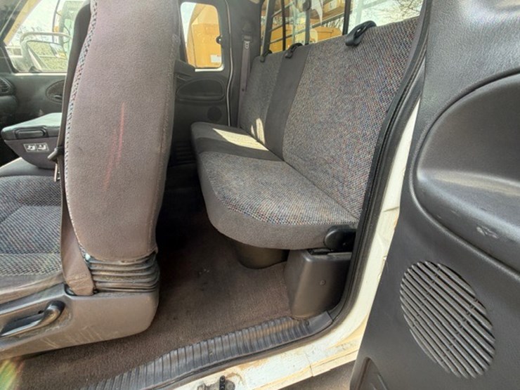 2002-dodge-ram-3500-image-29