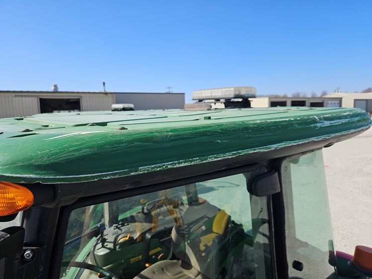 2011-john-deere-5085m-image-11