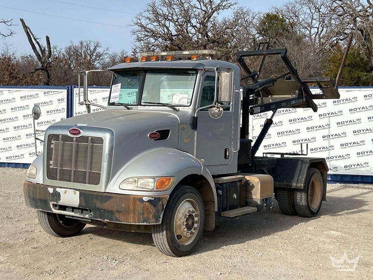 2012-peterbilt-337-image-1