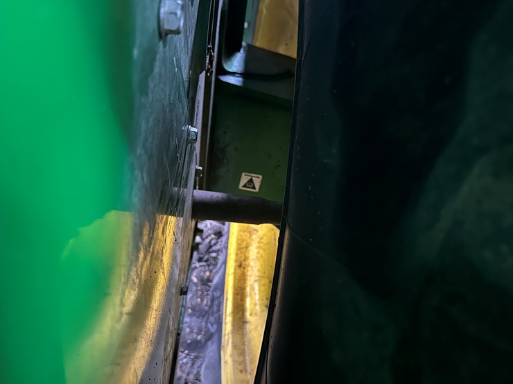 2021-john-deere-cp690-image-16