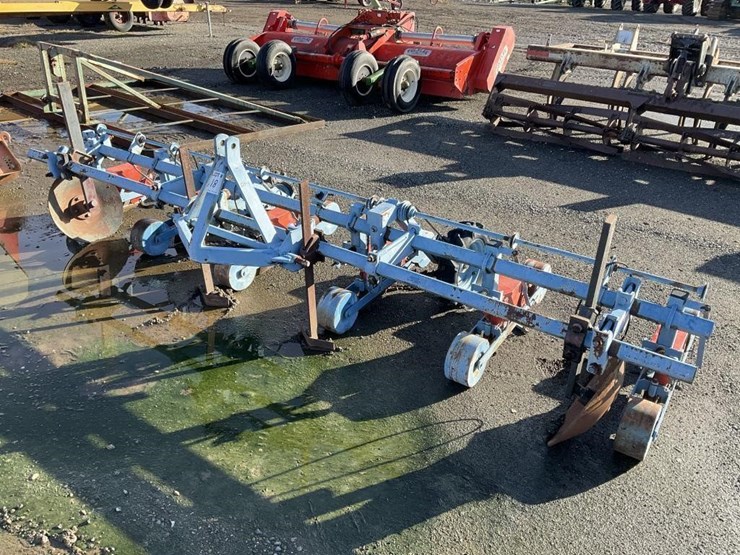 custom/gaspardo-3-pt-6-row-30"-planter-image-3