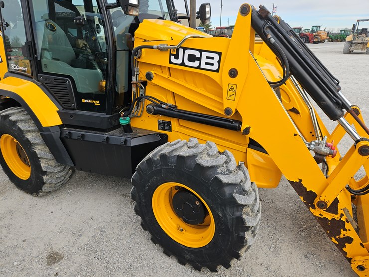 2018-jcb-3cx-compact-image-24