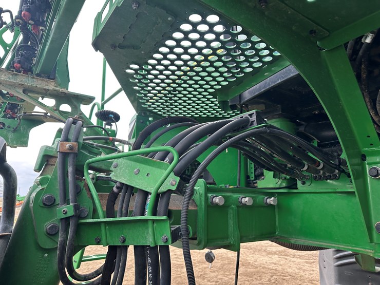 2021-john-deere-r4038-image-21