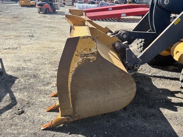 2018-deere-624k-image-5