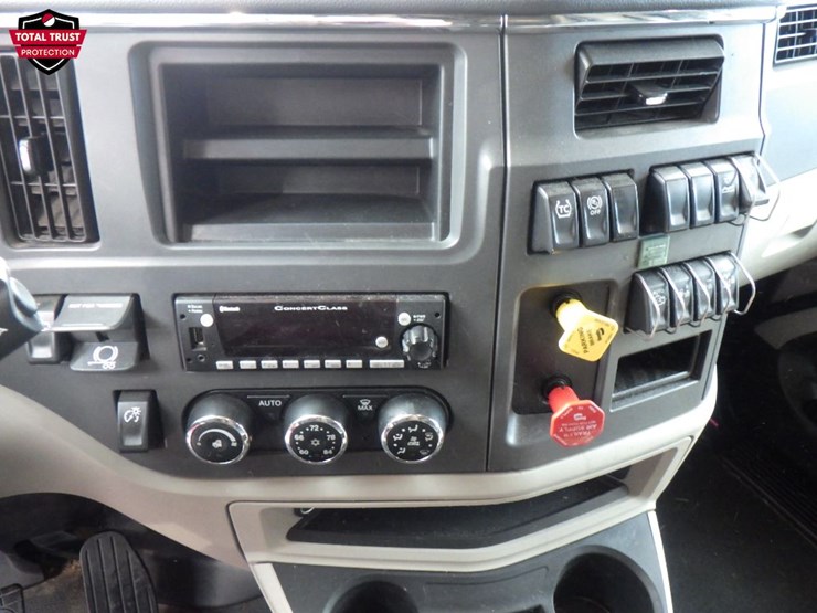 2023-peterbilt-579-image-19