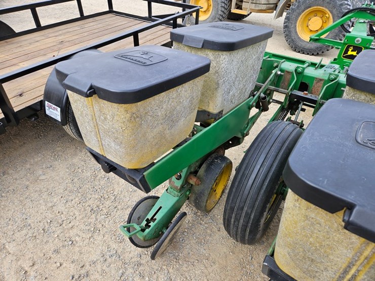 john-deere-7300-image-21