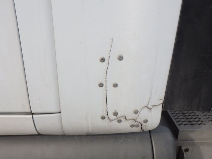 2001-peterbilt-387-image-15