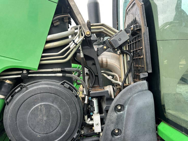 2012-john-deere-8335r-image-49