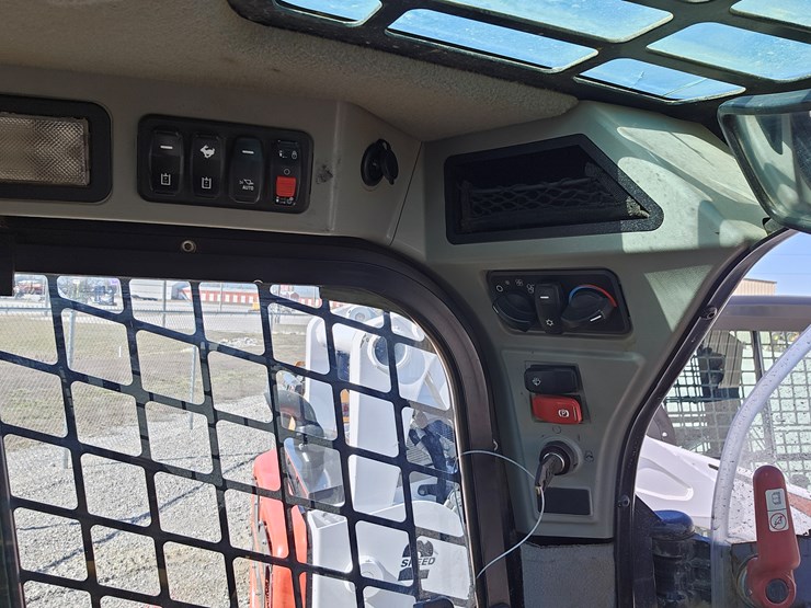 2021-caterpillar-259d3-image-12