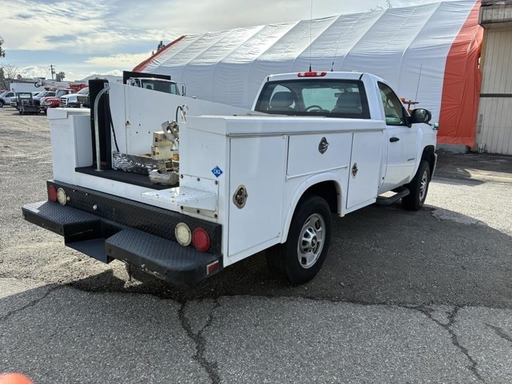 2011-chevrolet-2500-image-3