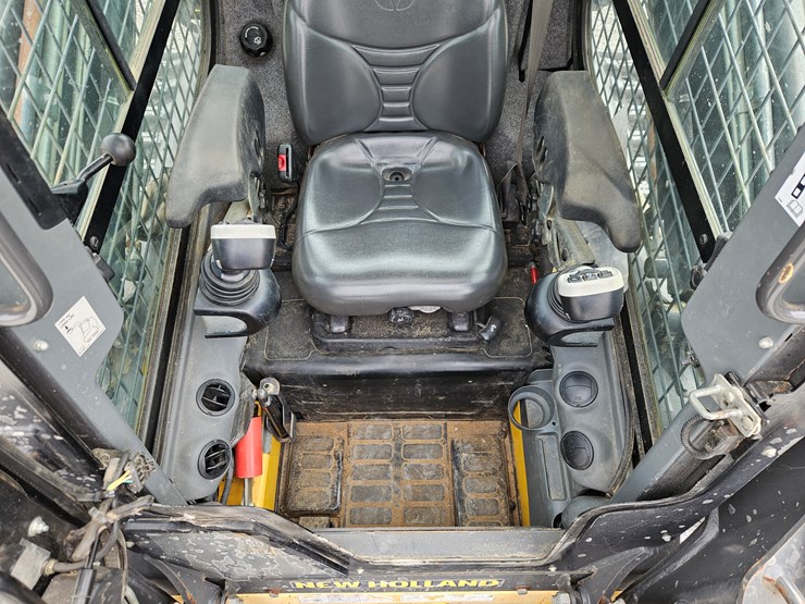 2012-new-holland-c238-image-9