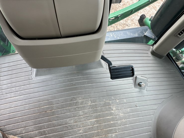 2021-john-deere-r4044-image-107