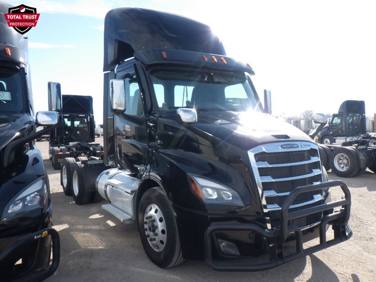 2022-freightliner-cascadia-116-image-3