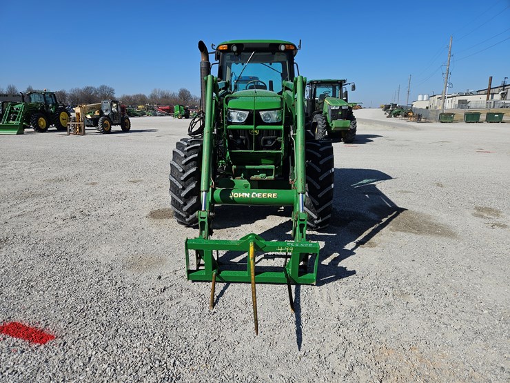 2014-john-deere-6140m-image-2