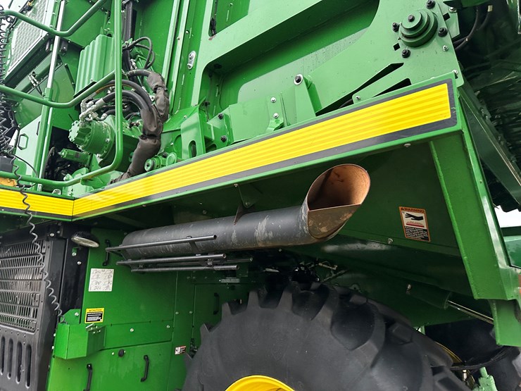 2021-john-deere-cp690-image-26