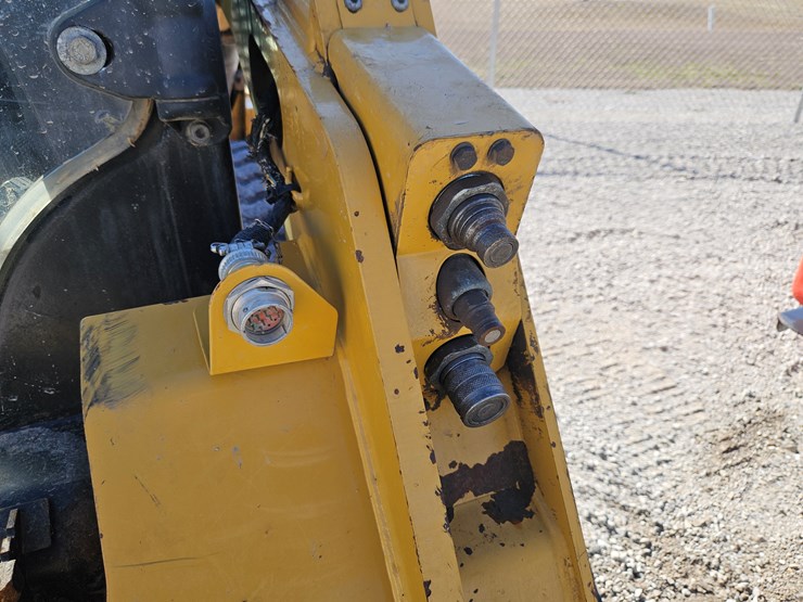 2021-caterpillar-259d3-image-6