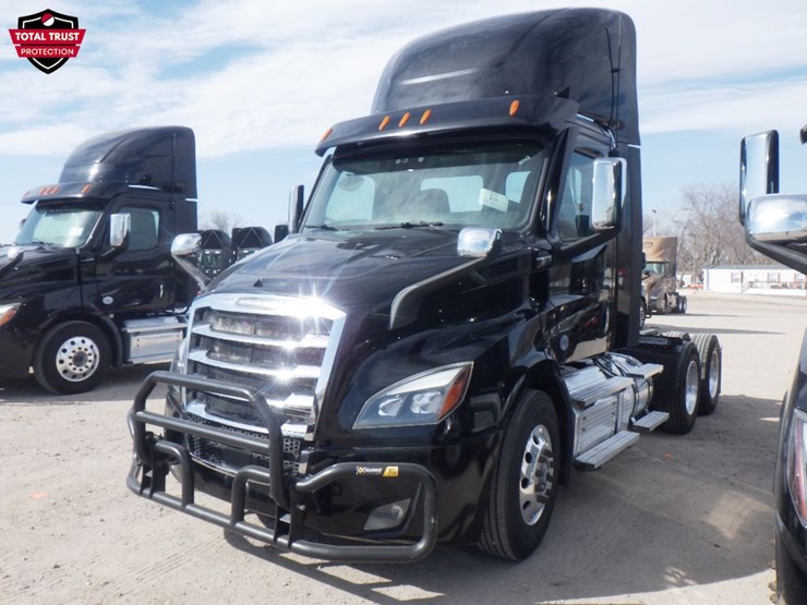 2022-freightliner-cascadia-116-image-1