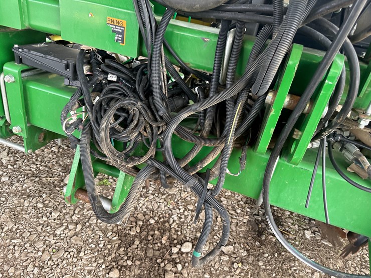 john-deere-1725-image-51